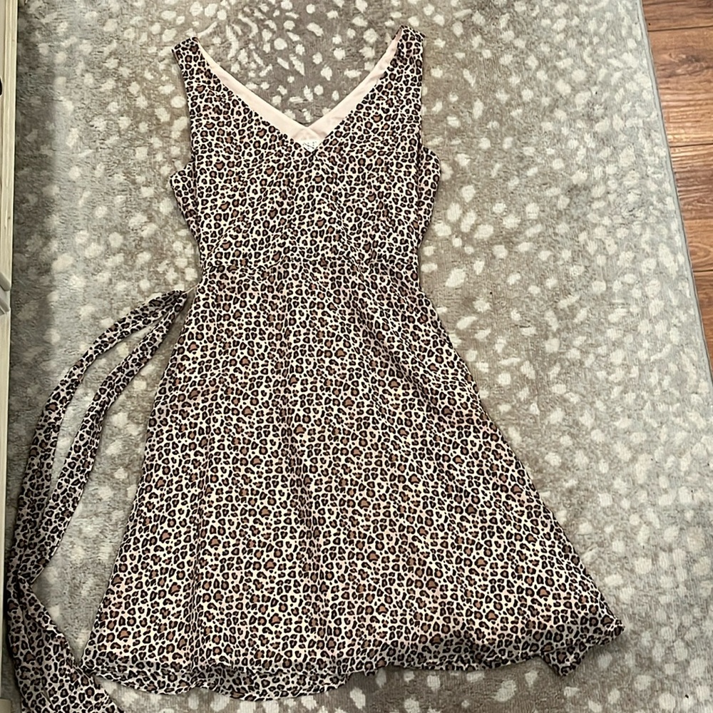Pale pink leopard print midi dress! Size small!